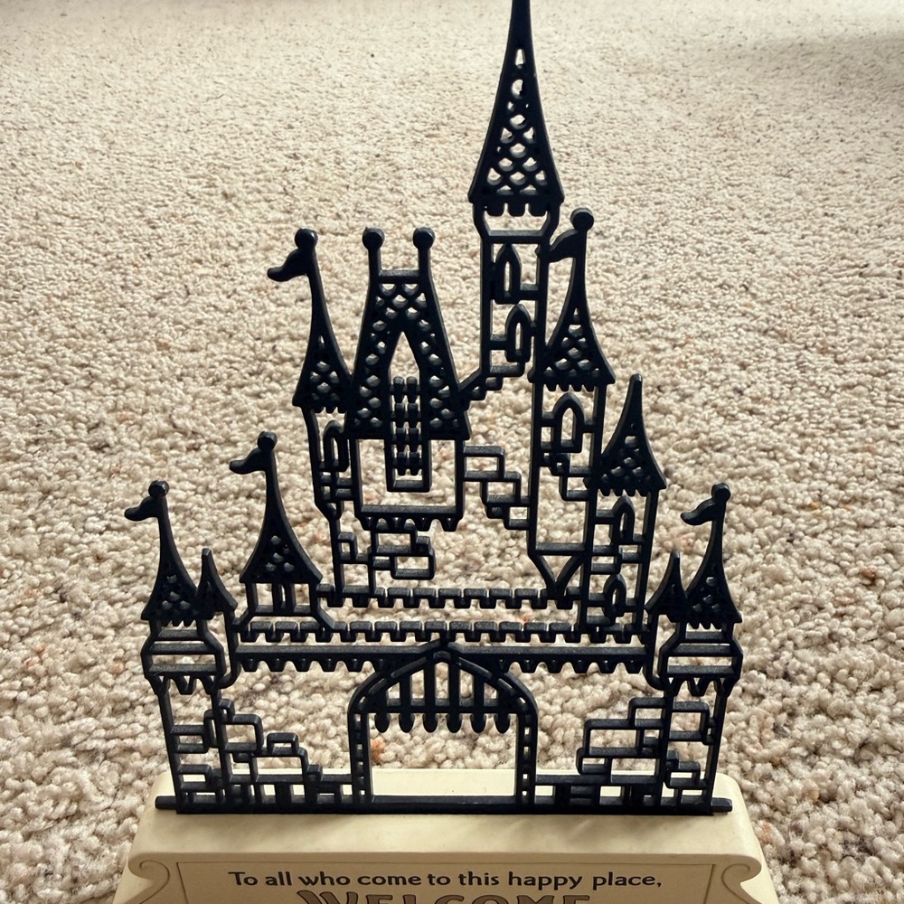 Hallmark Black Castle Welcome Sign